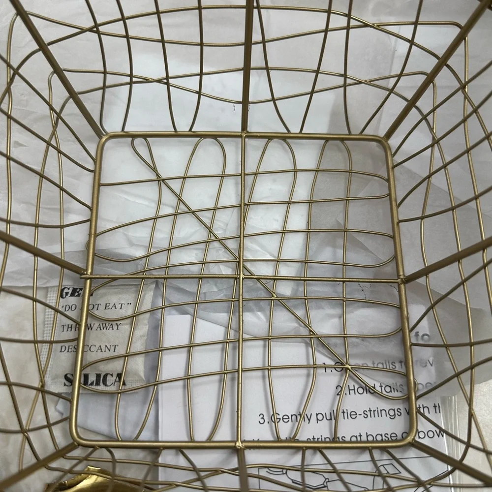 Avon Luxurious Gold Gift Set